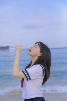 上面一个日底下一个女